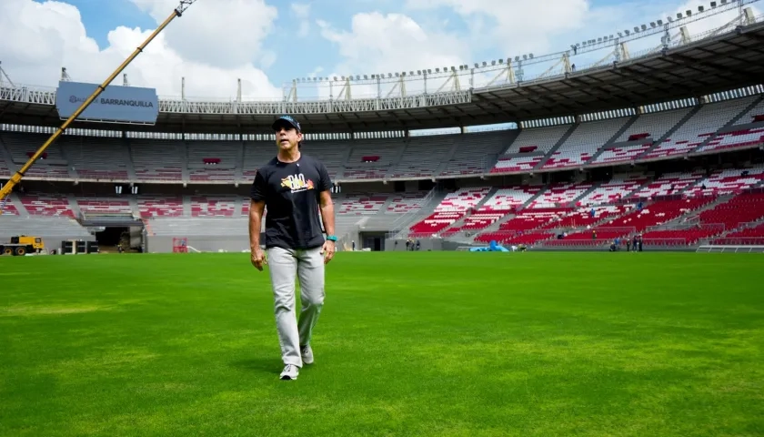 El alcalde Alejandro Char en su recorrido por el estadio Metropolitano.