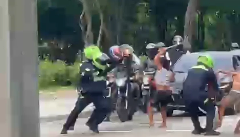 Desalojo de indígenas en la calle 100 con carrera 46.