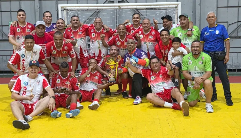 Integrantes de la selección Atlántico senior máster de futbol de salón U50.