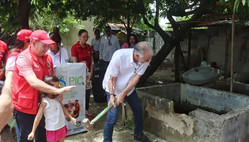 Jornada de eliminación de criaderos de mosquitos en el Atlántico.