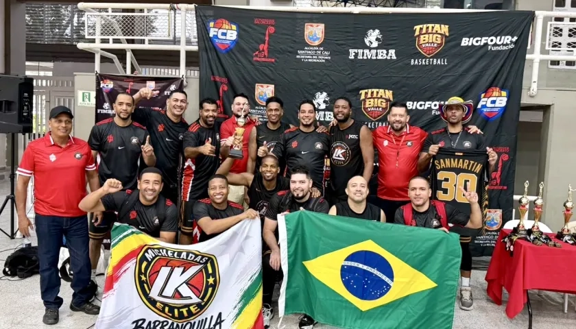 Integrantes del club Micheladas LK Élite de Barranquilla.