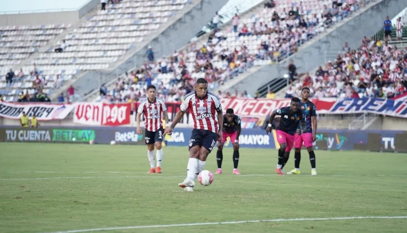 Luis Fernando Muriel ejecuta la pena máxima que falló ante el Pereira.