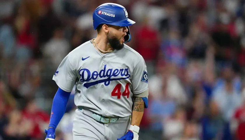Andy Pages tras conectar un sencillo impulsador de dos carreras para los Dodgers.