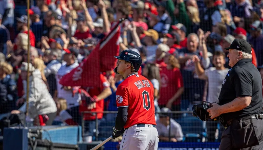 Petey Halpin tras conectar un jonrón de dos carreras en el quinto inning.