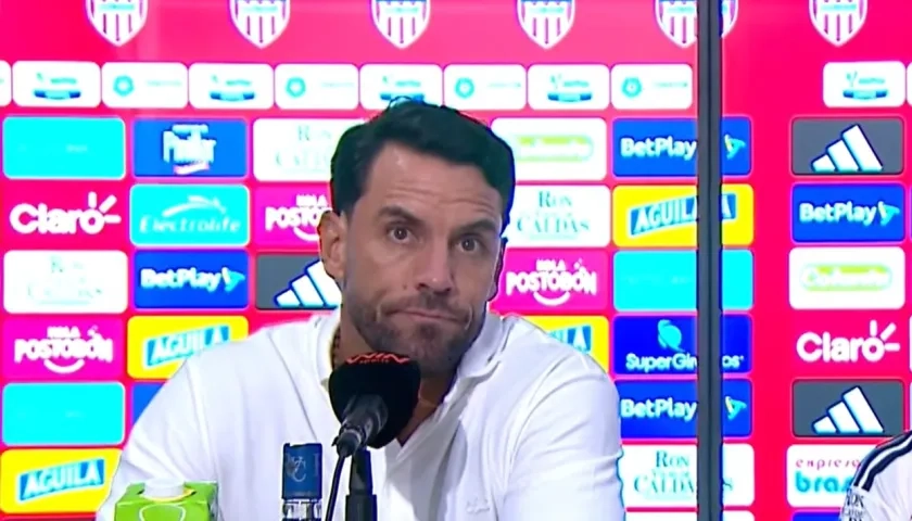 Sebastián Viera en la rueda de prensa después del partido. 