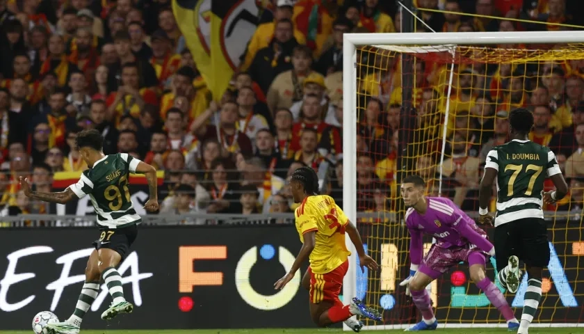 Acción del gol de Luis Suárez ante el Lens.