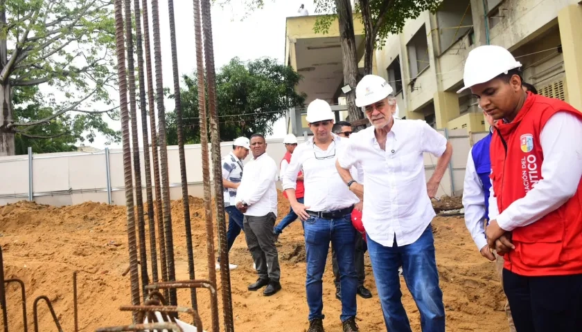 Gobernador Eduardo Verano durante la inspección de la obra. 
