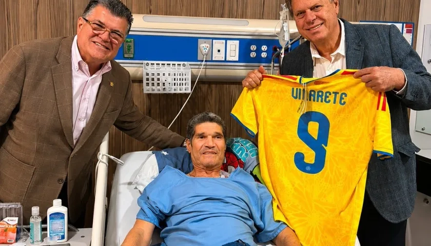 Eduardo Vilarete con los presidentes de la Dimayor, Carlos Zuluaga, y de la Federación, Ramón Jesurun.