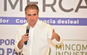 Pablo Felipe Robledo, Superintendente de Industria y Comercio.