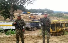Los soldados también incautaron maquinaria que usaban para la minería ilegal.