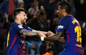 Lionel Messi y Paulinho. 