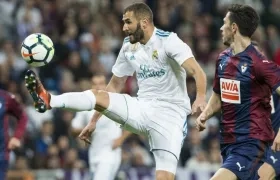 Karim Benzema en una acción del partido. 