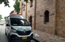 La mujer herida es atendida en el Hospital General de Barranquilla.