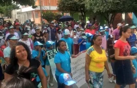 Imágenes de la caminata en el barrio California.