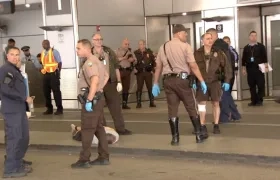 El hombre fue detenido por las autoridades del aeropuerto.