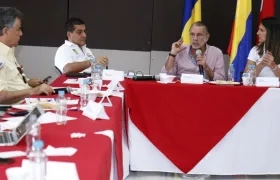El gobernador Eduardo Verano junto a la ministra de Educación, Yaneth Giha y el gobernador de Bolívar, Dumek Turbay.