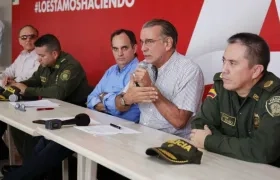 El secretario del Interior, Guillermo Polo Carbonell, el gobernador Eduardo Verano y el comandante de la Policía del Atlántico, coronel Raúl Antonio Riaño.