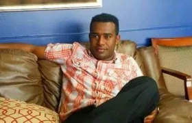 Michael Arega, oriundo de Dallas (Texas), fue detenido por agentes uniformados del Servicio Secreto.