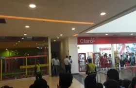 Una zona del segundo piso del Plaza del Sol fue acordonada por la Policía.