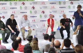 El alcalde Alejandro Char durante su intervención de la primera piedra en el CAI del barrio Las Flores.