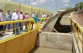 La idea es que las empresas especializadas manejen y operen los distritos de riego.