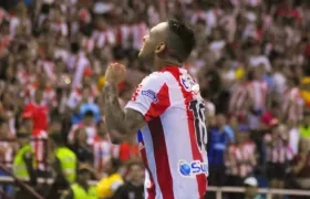 Jarlan Barrera celebración la anotación que abrió el camino al triunfo de Junior.