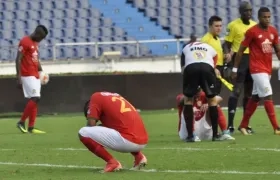 Los jugadores se lamentaron de la eliminación.