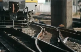La locomotora accidentada llevaba muchos pasajeros, según las primeras versiones.