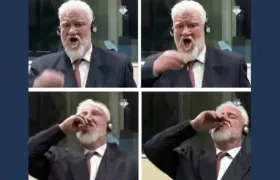 Un criminal de guerra bebe un supuesto veneno ante la Corte de la antigua Yugoslavia.