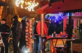 Mercado navideño donde fue detonado el paquete sospechoso.