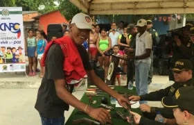 La entrega de armas se realizó en la mañana de hoy.