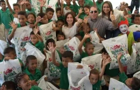 Los niños del programa Trabajando por los Niños, recibieron regalos. 