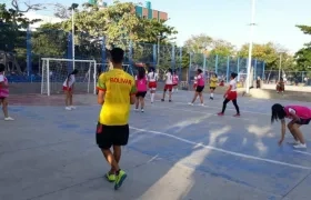 Acción de uno de los partidos del campeonato. 