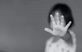 Los abusadores buscan a los niños a través de internet.