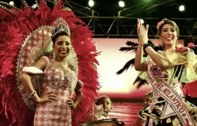 Kenia Llanos Arteta, reina del Carnaval de Baranoa y María Alejandra Borrás, reina del Carnaval del Atlántico.