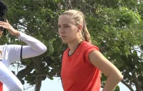 Nicole Regniere, delantera de las Tiburonas de Junior. 