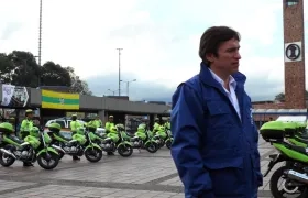 Javier Jaramillo, Superintendente de Transportes, monitoreando el servicio en la Terminal en Bogotá.