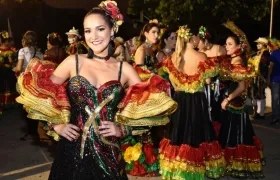 La reina Valeria a su llegada para el inicio del desfile.