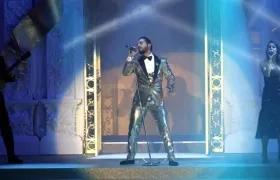 Maluma en escena del desfile de Dolce & Gabbana.