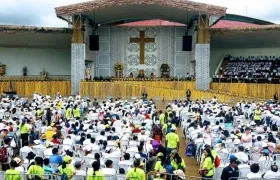 Fotografía cedida por la Agencia Andina muestra una visión general del escenario donde el papa Francisco oficiará una misa hoy.