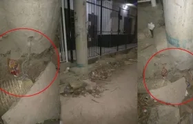 Este es el poste averiado por donde sale el cable que alcanzó al menor.