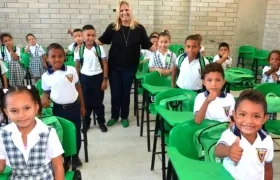La Secretaria de Educación, Bibiana Rincón, presidiendo el inicio del año escolar.