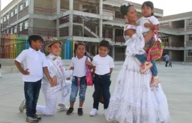 Samuel Quintero y Laura Ospino reyes infantiles del Carnaval de la 44.