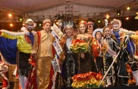 El Rey Momo Ricardo Sierra fue coronado por la Reina del Carnaval 2018, Valeria Abuchaibe.