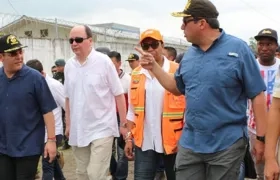 Autoridades recorrieron las zonas afectadas por el atentado terrorista suscitado en el cantón San Lorenzo la madrugada del pasado sábado.