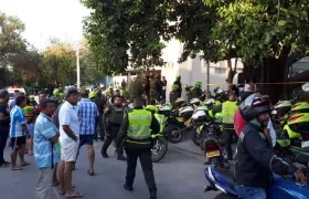 Instantes después del atentado en la estación de policía San José.