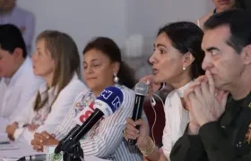 Ángela María Orozco, ministra de Transporte, y las autoridades de tránsito de Colombia.