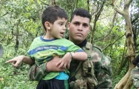 Una patrulla del Ejército encontró el niño y lo entregó a su papá.