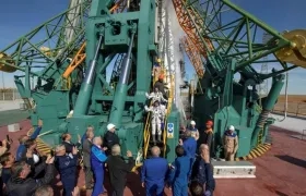 Rescatan a los astronautas de la Soyuz que tuvo que aterrizar tras un fallo en el cohete.