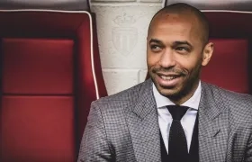 Henry en el banco del AS Mónaco. 